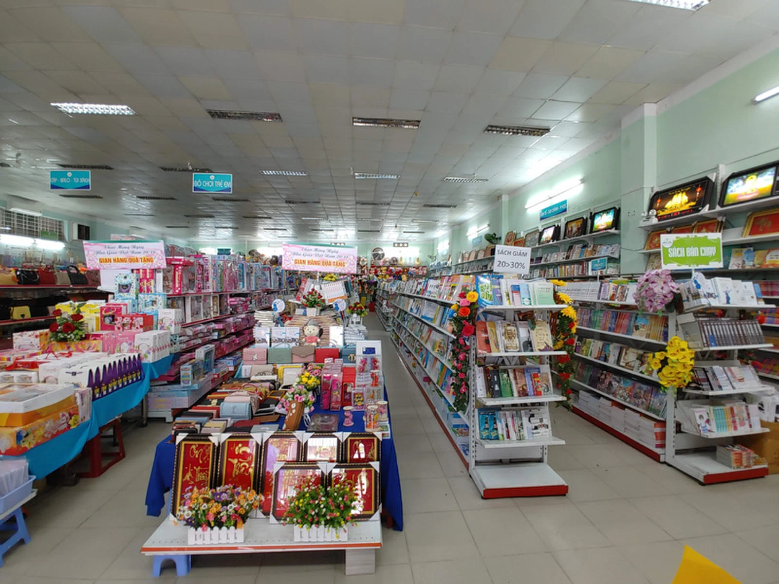 Top 10+ nhà sách Nha Trang được yêu thích nhất 5