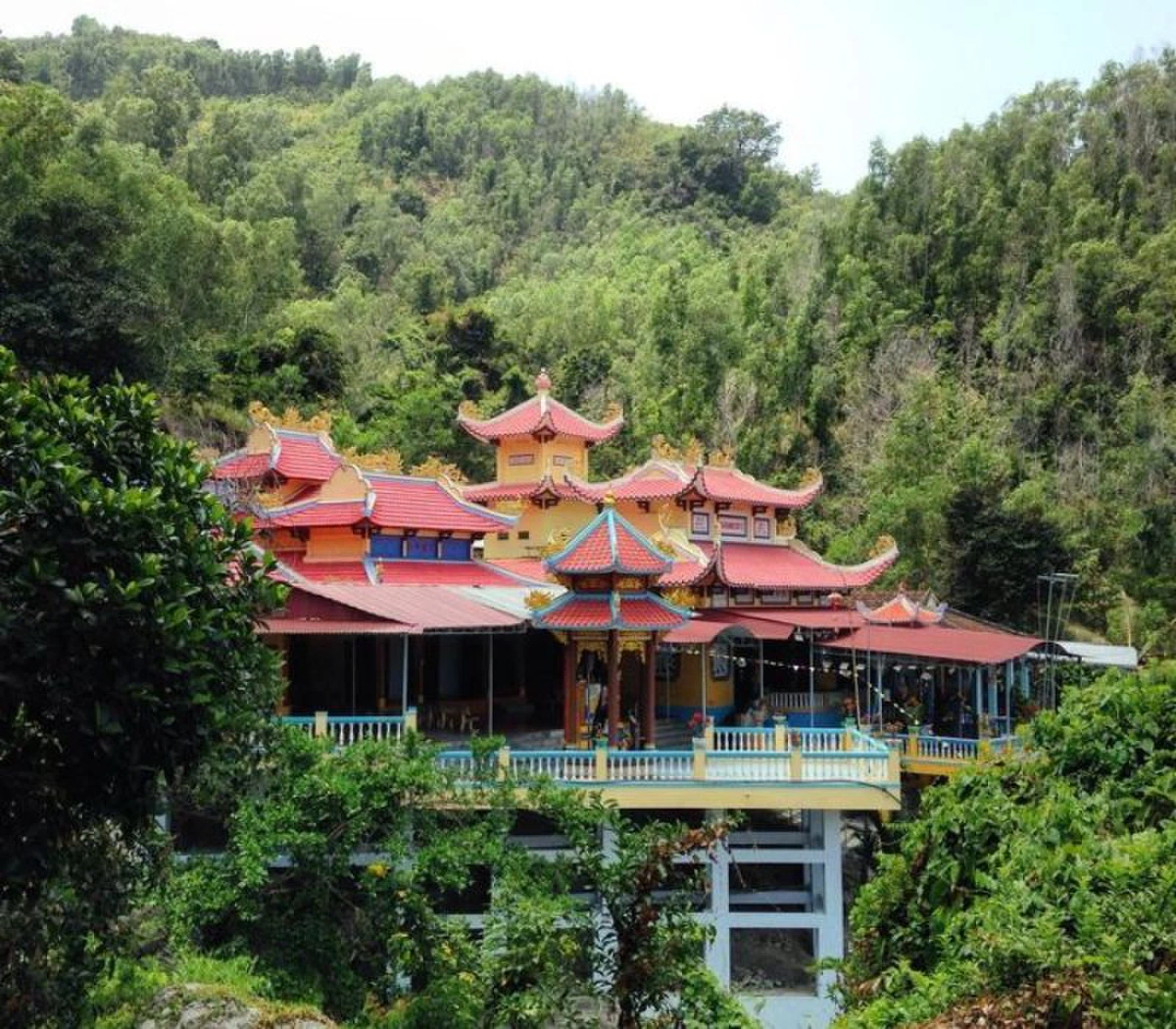 Điểm qua top 12 chùa ở Nha Trang đẹp và linh thiêng nhất 6